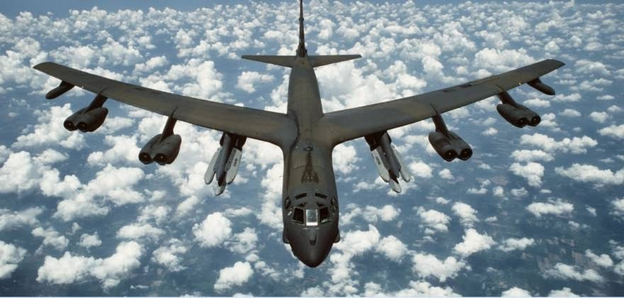 Βομβαρδιστικά B-52H της USAF προσγειώνονται στη Βρετανία (βίντεο)